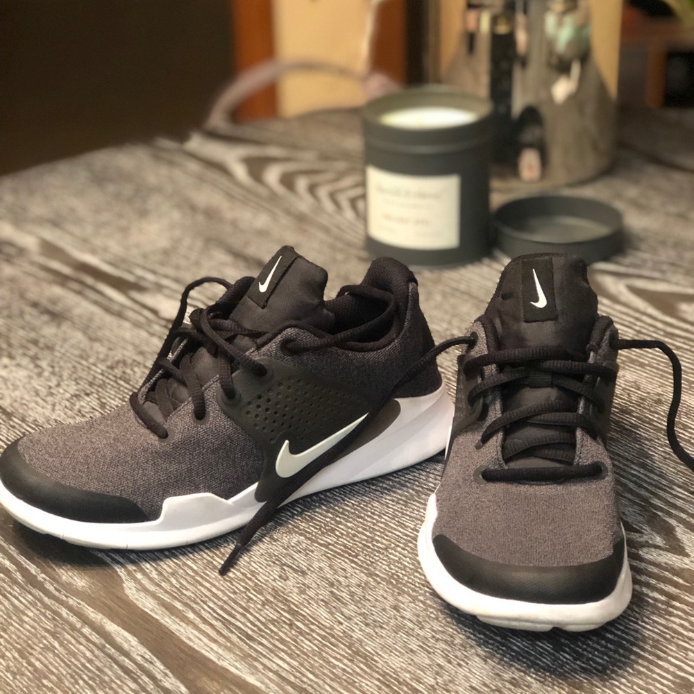 Like new nike shoes
